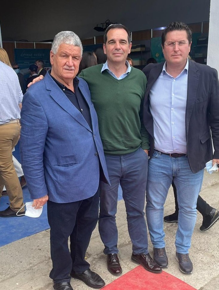 pedrogallardo73's tweet photo. Un año más junto con Ramón Holgado (padre e hijo), la Cooperativa del Campo de Villamartín y Juan Luis Morales @1969Villamartin (Alcalde de Villamartin), hemos acompañado a nuestros amigos #Ganaderos y #Queseros y #Queserias en la Feria del #QUESO de #Villamartin #QUESIERRA https://t.co/N1M7JIoins