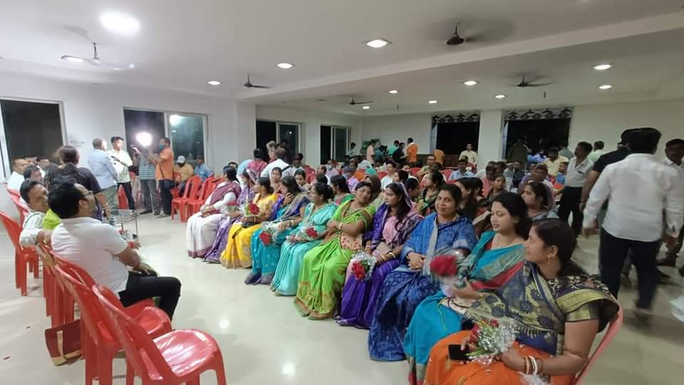 SwarupDas_Bls's tweet photo. ଆଜି ବାଲେଶ୍ୱର ବିଜୁ ଜନତା ଦଳ ଜିଲ୍ଲା କାର୍ଯ୍ୟାଳୟରେ ଅନୁଷ୍ଠିତ ସଭାରେ ବାଲେଶ୍ୱର ମ୍ୟୁନିସିପାଲଟିର ବିଜୁ ଜନତା ଦଳର ସମସ୍ତ କାଉନସିଲର ଏବଂ ଚେୟାରମ୍ୟାନଙ୍କୁ ସମ୍ବର୍ଦ୍ଧନା ପ୍ରଦାନ କରାଗଲା l https://t.co/wn7edhpVl6