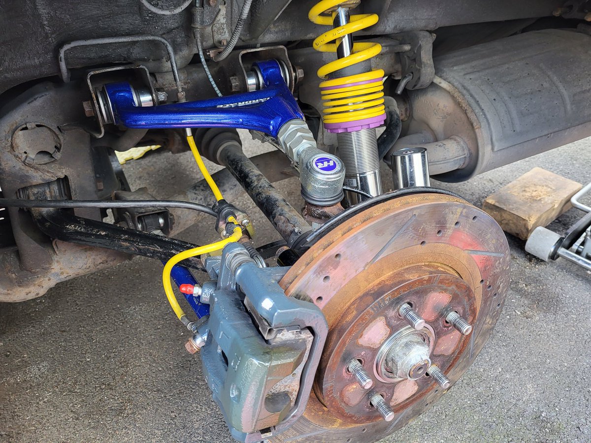 Mr_Fellblade's tweet photo. Replacing the 110k mileage upper control arms with brand new #hardrace adjustable ones, aided and abetted by Bobbles and the kids. MOAR CAMBARS. #S2000 #S2K https://t.co/9rftuXxxKJ