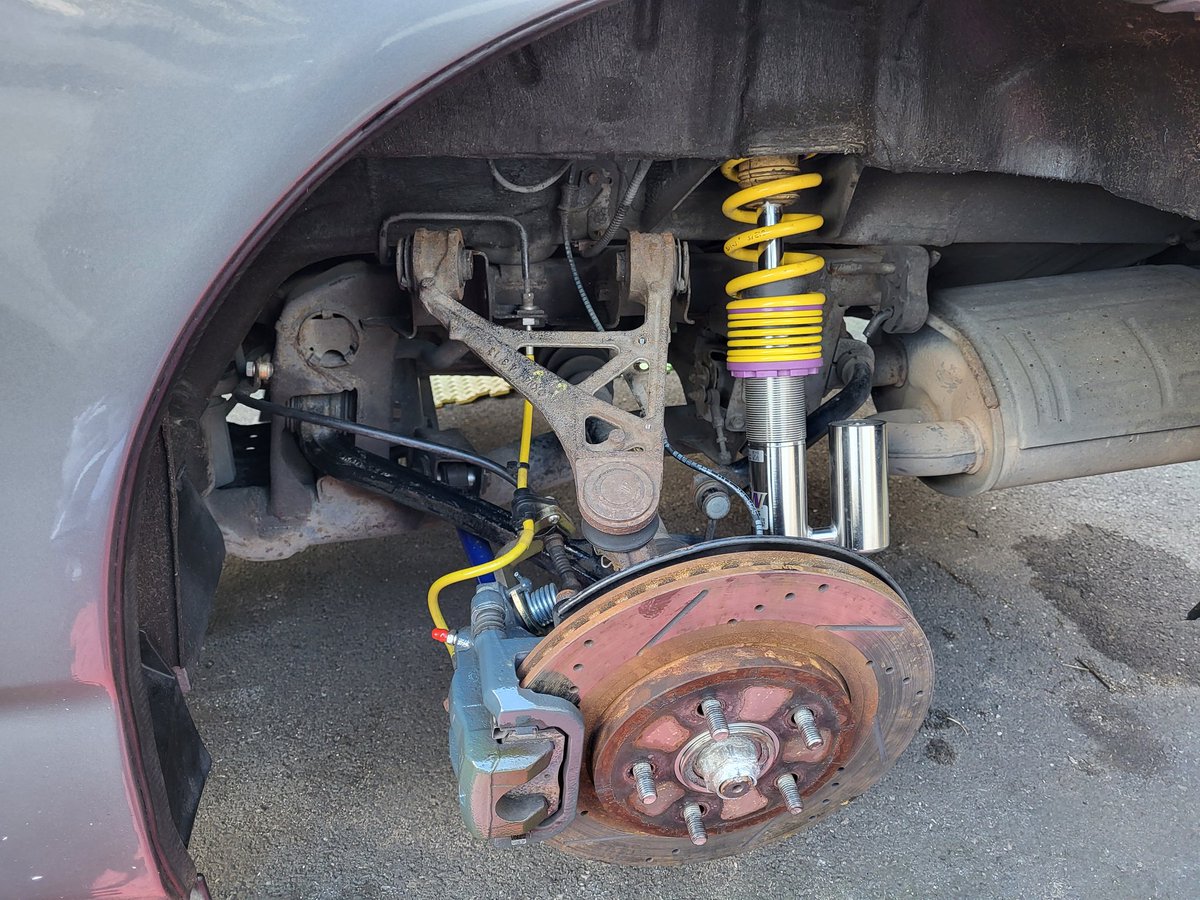 Mr_Fellblade's tweet photo. Replacing the 110k mileage upper control arms with brand new #hardrace adjustable ones, aided and abetted by Bobbles and the kids. MOAR CAMBARS. #S2000 #S2K https://t.co/9rftuXxxKJ