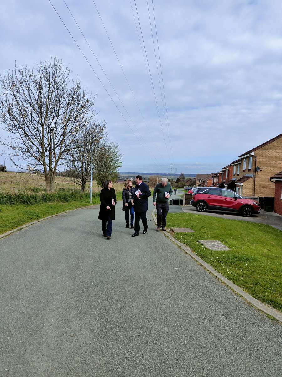 ryanogo's tweet photo. 3 amazing sessions on the doorstep today in Connah's Quay , positive response with @MarkTamiMP @futiabev @aanddlabour @Labour4CQuay @Paul4Golftyn @JoStevensLabour @ConorMcGinn , Cllr Ian Dunbar , Cllr Ian Smith @CThomasMS @AaronShotton #labourdoorstep #CQLabour https://t.co/vxXF0JzR2B