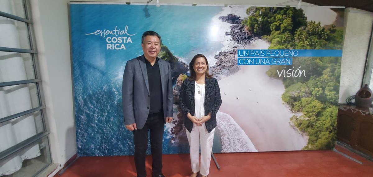 OggoEcosystem's tweet photo. Nos reunimos con la Embajadora de Costa Rica 🇨🇷 en El Salvador 🇸🇻 Lina Ajoy, para ampliar relaciones en Centroamérica.
#LetsOGGO #OggoEcosystem #ElSalvador #Bitcoin https://t.co/i4hS2faGf3