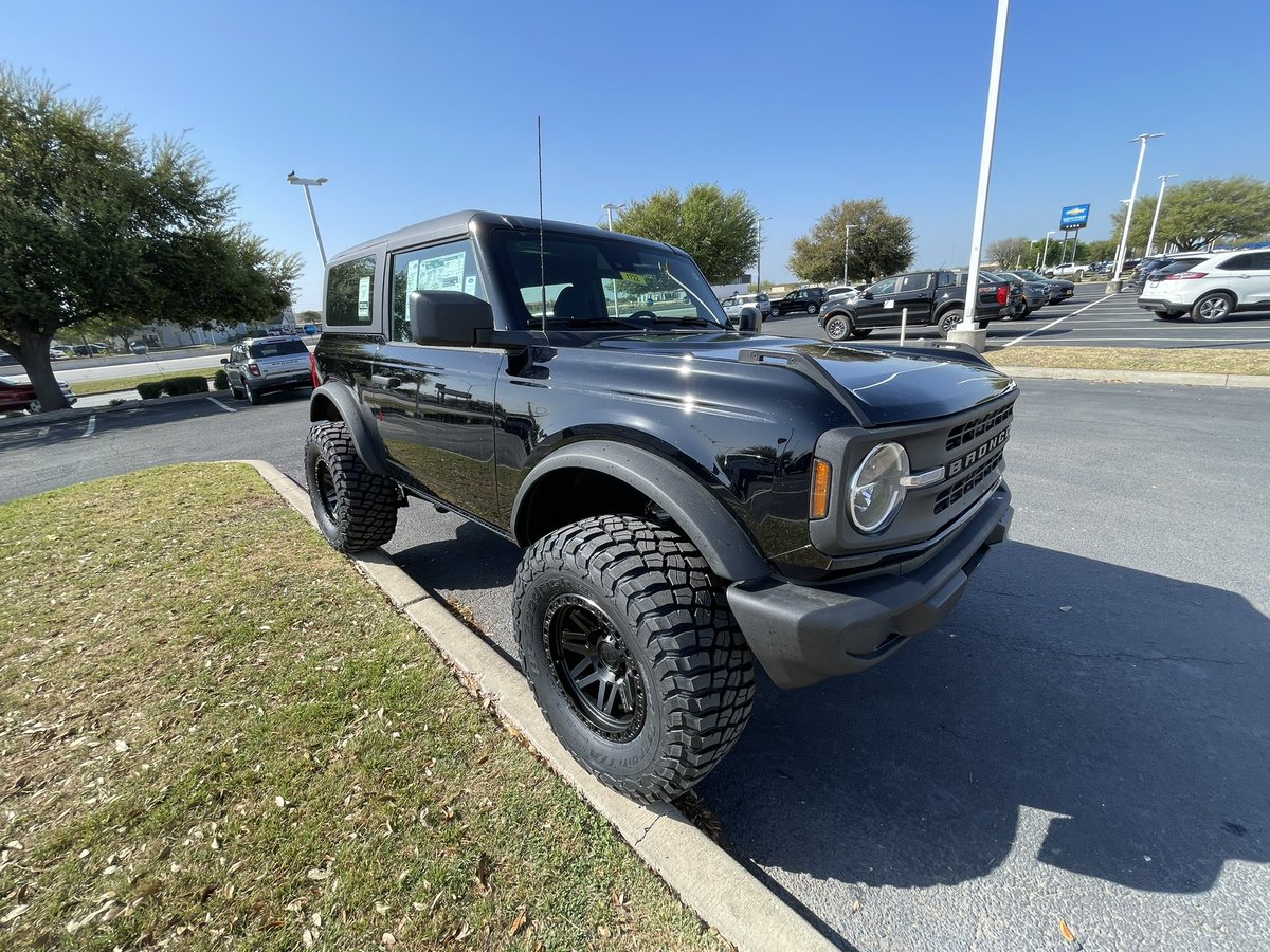 anthony_swf's tweet photo. 🖤Blacked Out Bronco🖤
Now Available 
For more Details, or to schedule a Test Drive, or to Preorder you’re very own Bronco. 
Call/Msg 📲210-632-1769
#ANTatSWF
$100 for Referrals 💵
#Bronco #Ford https://t.co/RxxfgglNXg
