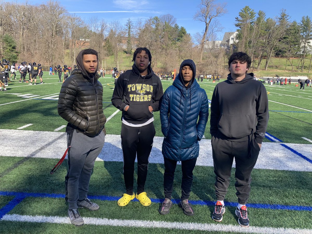 ShowtimePrep's tweet photo. I had an awesome time with some of our new and old #Silverbackz up at @Towson_FB. Shout out to @Coach_Runza and the rest of the coaching staff for having us up today for practice and a tour of the facilities. #Towsonfootball #ShowtimePrep #ApeGang22 https://t.co/LU6TgxCvn9