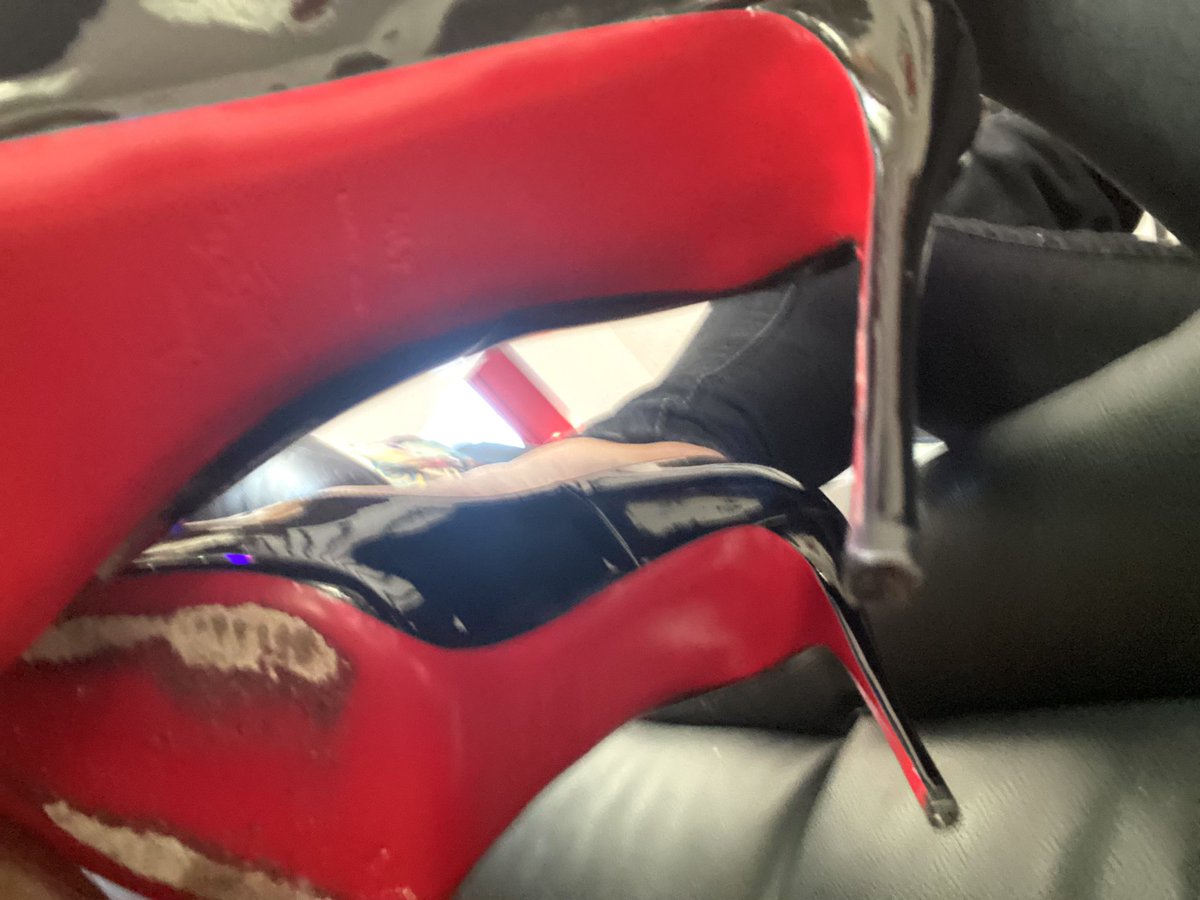 Red soles, Red wine 

Tonight you are Mine! 

#louboutins #footworshipping #LickMyToes