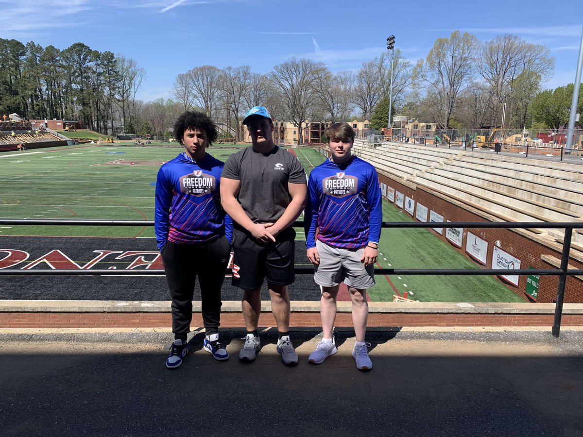 AveryPollard8's tweet photo. Had a great time at LR today!!  @LRBearsFootball @CoachHornsby_LR https://t.co/5tcffwDZa3