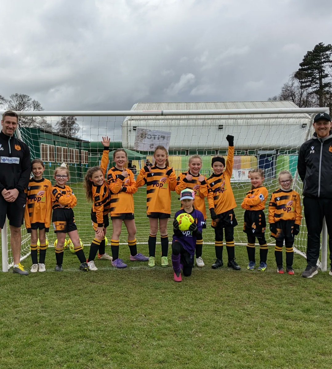 TheRealSloop's tweet image. Can't put into words how proud I am of this lot! What a game and what an experience.. To share it with my daughter is something special. These girls are amazing ❤️.. Up the Jets #UTJ #KingswoodJets #GirlsFootball #PlateChampions 🏆🏅#Superstars @KingswoodParksP @MissMablesonKWP