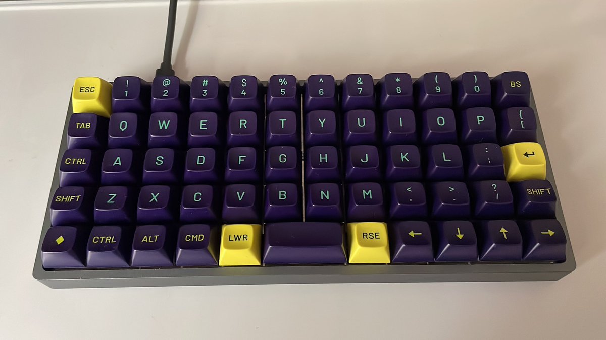 _anibalr's tweet photo. @popae Cherry mx red? I am using right now holy pandas (tactile) but linear switches are my favorites too. https://t.co/60lMYrJijW