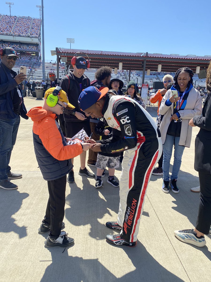 DCstatehood51's tweet photo. Representing at @NASCAR @XfinityRacing today with DC native @rajahcaruth_  who is making his debut! @RichmondRaceway #DCPROUD #DCStatehoodNow @MOAAA_DC @SWWHSA @DC_TAG @MBSYEP https://t.co/du2kXc944A