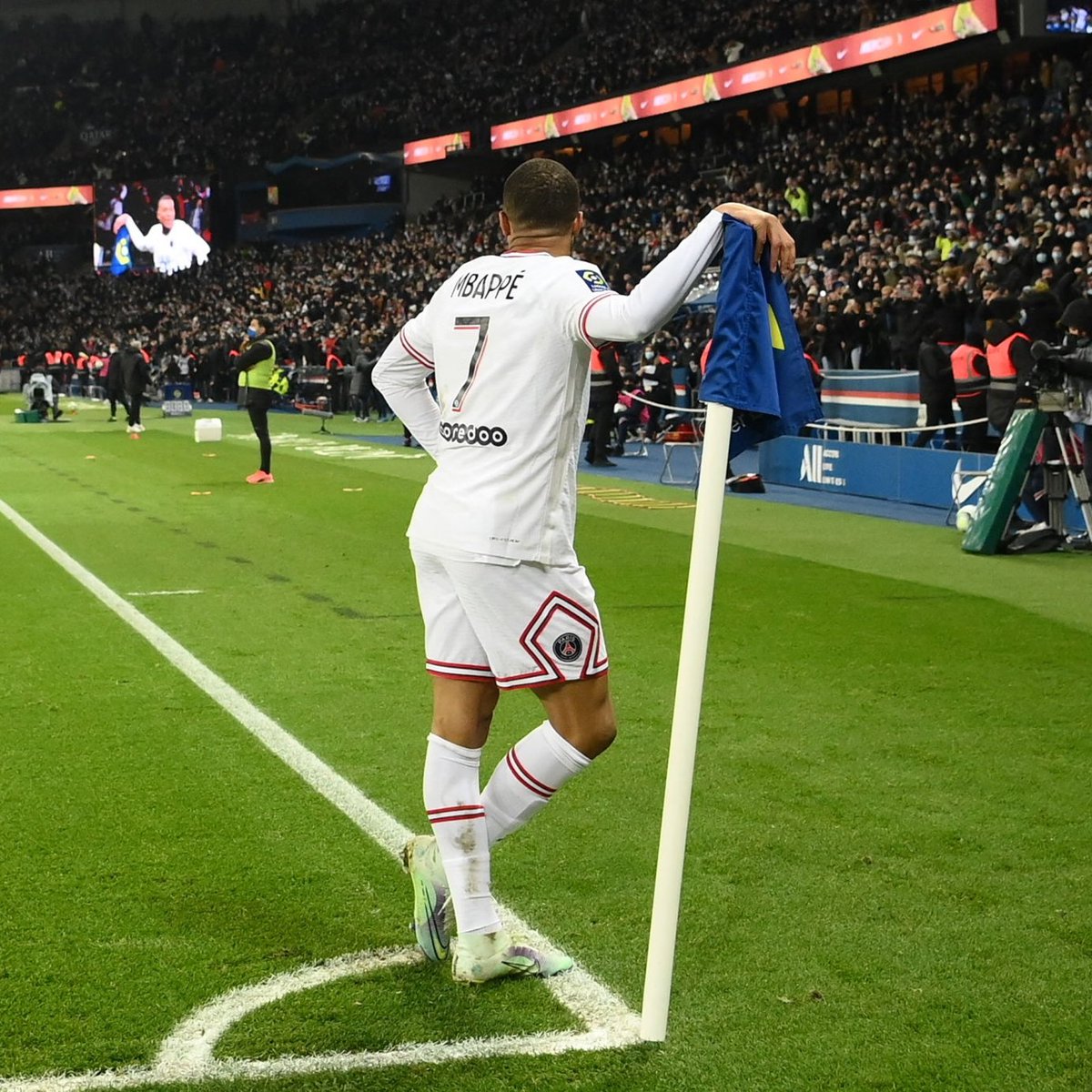 lnstantFoot's tweet photo. Les seuls joueurs à avoir marqué 15+ buts et délivré 10+ passes décisives en championnat cette saison :

🇪🇬 Mo' Salah
🇫🇷 Kylian Mbappé
🇫🇷 Karim Benzema
🇫🇷 Christopher Nkunku https://t.co/t2grOX3IKH