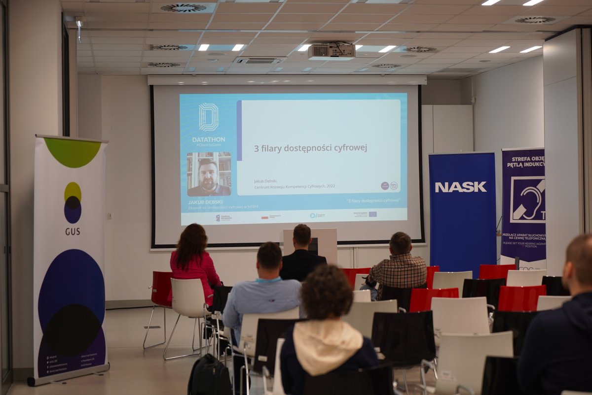 hackathongovpl's tweet photo. O trzech filarach dostępności cyfrowej opowiada Jakub Dębski - Ekspert ds. dostępności cyfrowej w KPRM, który występował oczywiście formie cyfrowej :)  @PremierRP  #OtwarteDane #hackathon https://t.co/7pRSqPu8Rm