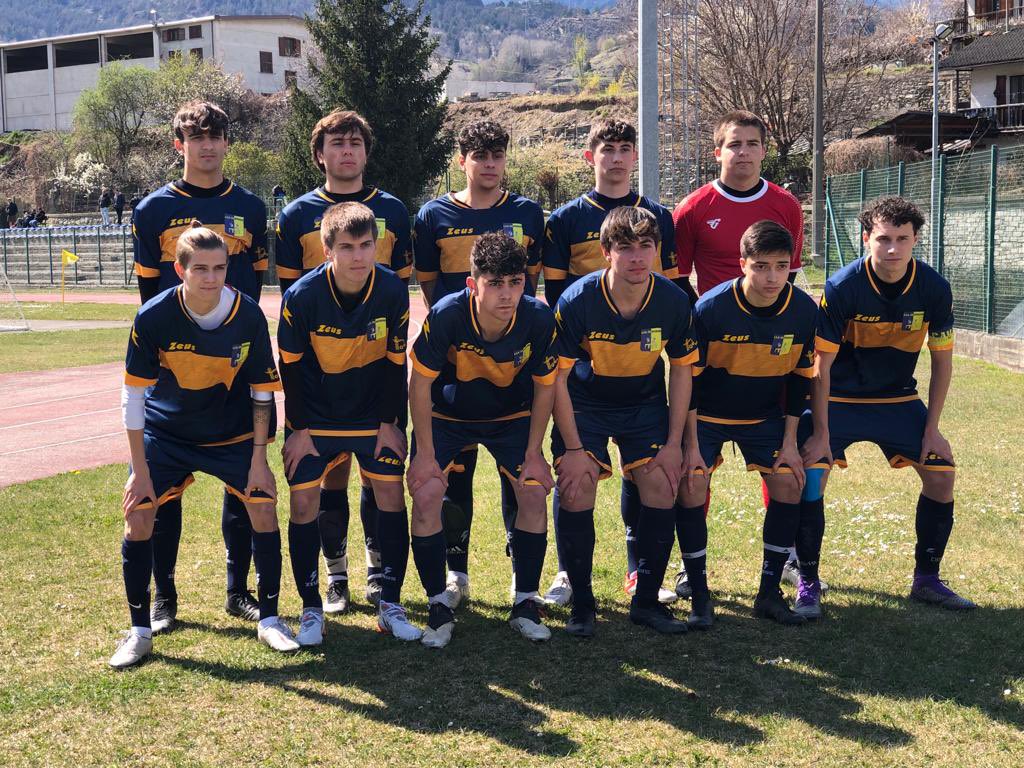 asdcharvensod's tweet photo. Vittorie nei derby di UNDER 19, contro Aygreville e UNDER 16 contro Pdhae. L’UNDER 14 espugna Cirié. Ottimo il sabato gialloblù!!!!
#asdcharvensod #mondocharva #ilsabato #iderby #under19 #under16 #under14 https://t.co/XKhJLFHid8
