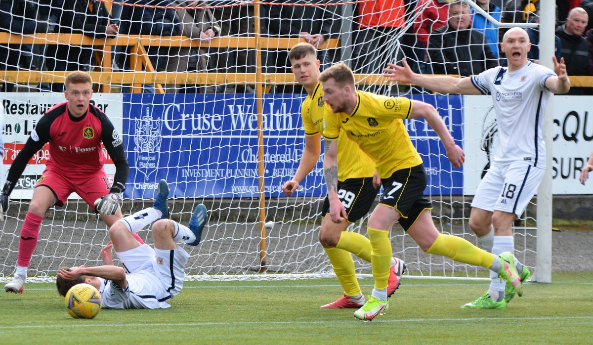 dgxwasp's tweet photo. @Scougall10 nets his second penalty in two weeks for @AlloaAthleticFC after being brought down in the box against @Dumbartonfc https://t.co/vchSG6QKEK