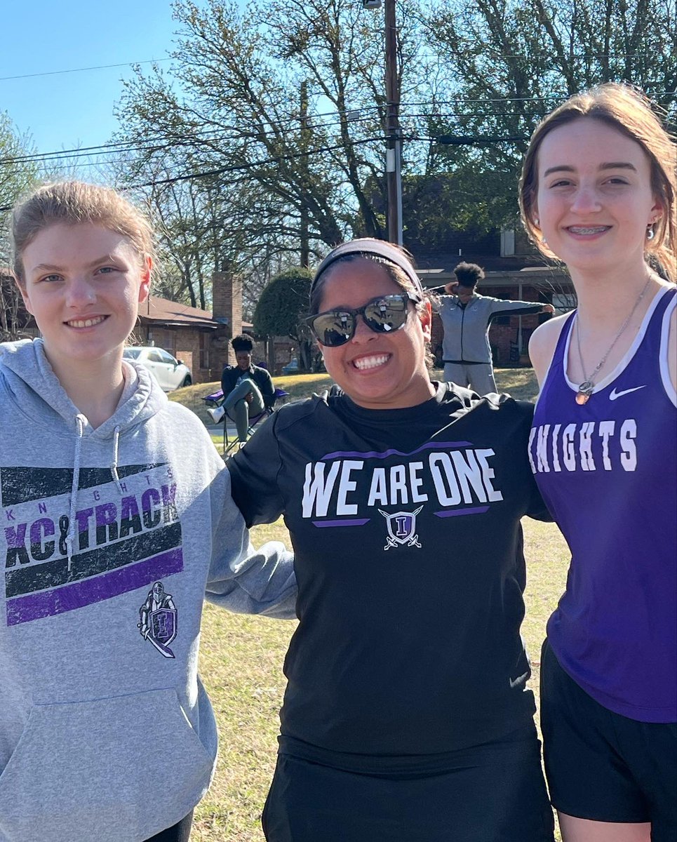andibab's tweet image. Dani PR’d in discus during her last meet of the season! 💜⚔️🖤 Super proud of her hard work this season. Special thanks to the coaches and mentors that guided her first season! @YeatmanCoach @klokey52 @AlaunaRich22 @ihsknightstrack
