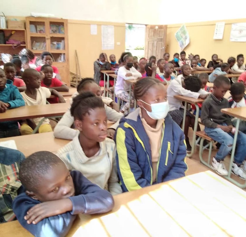 SlumsDunk's tweet photo. Da Ndola coach Pippen ci aggiorna riguardo alle nostre attività in Zambia:
“The pictures below are our very first 2022 under 12 health talk in Nkwazi and the youths training in Minsundu! Good vibe was on the floor during practice!”
🌍♥️🙌🏼
#cicetekeloyouthproject #slumsdunk https://t.co/PVprp0Ib0e