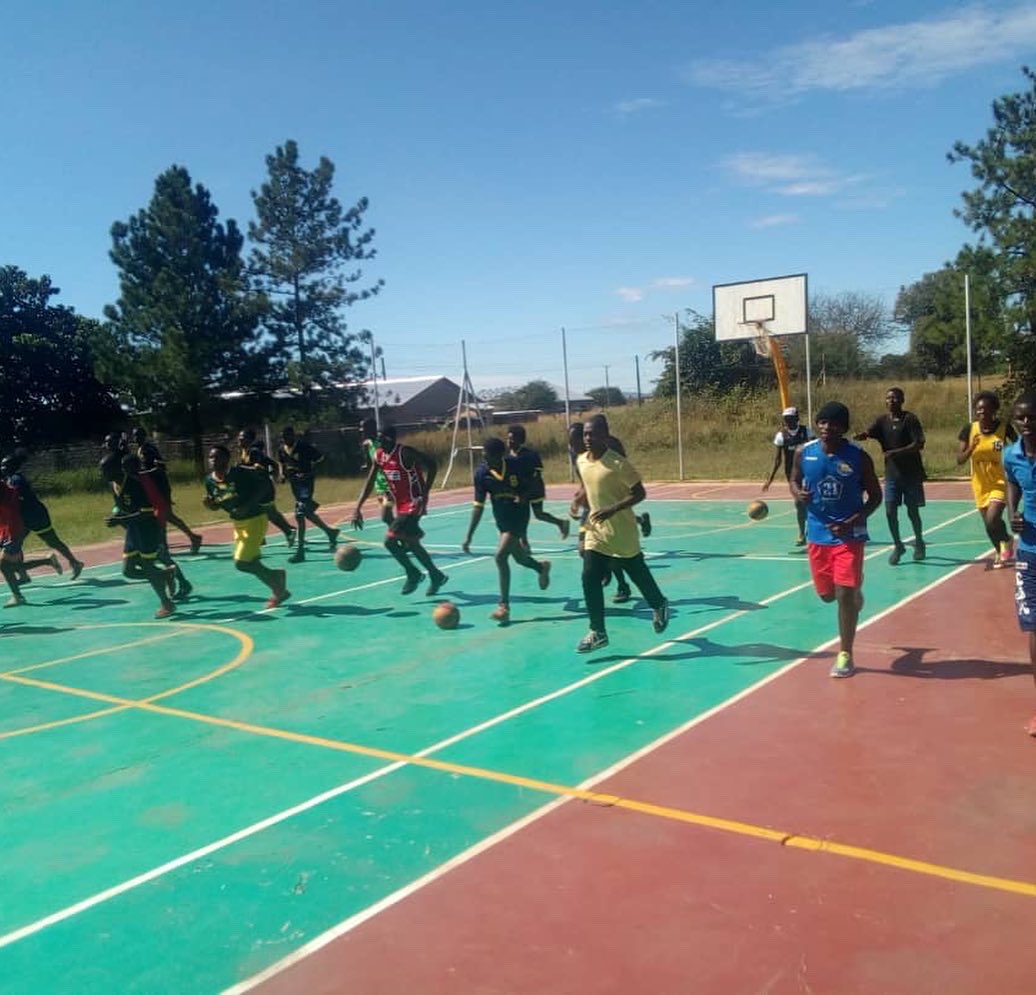 SlumsDunk's tweet photo. Da Ndola coach Pippen ci aggiorna riguardo alle nostre attività in Zambia:
“The pictures below are our very first 2022 under 12 health talk in Nkwazi and the youths training in Minsundu! Good vibe was on the floor during practice!”
🌍♥️🙌🏼
#cicetekeloyouthproject #slumsdunk https://t.co/PVprp0Ib0e