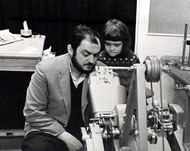 MoviolaTheMovie's tweet photo. A really sweet pair of photos of @StanleyKubrick with his young daughter Vivian, looking into the viewer of his Moviola. https://t.co/cAlzNxkW3m