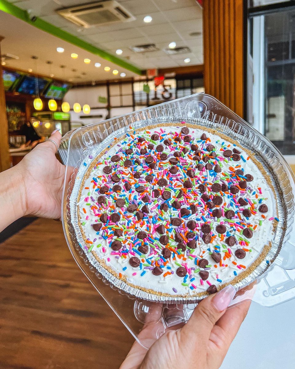 LetsYoMontclair's tweet photo. May your weekend be filled with lots of froyo! ✨

Whether that froyo comes in pie form 🥧 or just plain swirled, you simply can’t go wrong 😋 see you soon!

—
#letsyomontclairnj #montclairnj #njdesserts #frozenyogurt #montclaircenter https://t.co/NY59wb64x8
