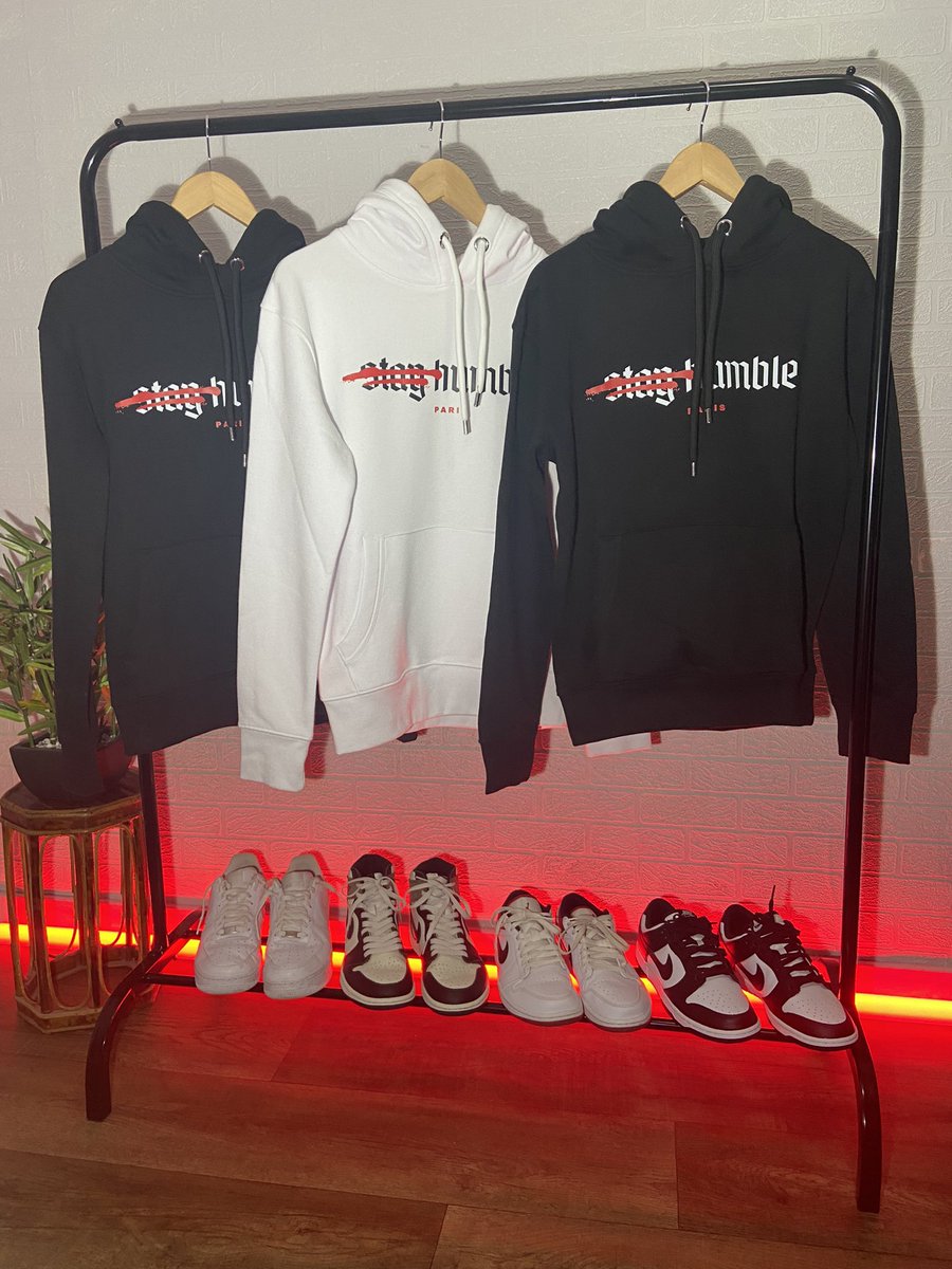 StayHumble_UK's tweet photo. Keep warm with these fire 🔥 hoodies featuring a stunning back print of the Mona Lisa. Interested? Check the link down below to enjoy 10% OFF!!

Website: https://t.co/ts3eLu5zgo https://t.co/4QmZcCfOGj