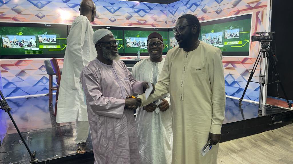 OustazOumarSall's tweet photo. Émission Dine Ak Jamono à Walf TV https://t.co/reca7ouFiB