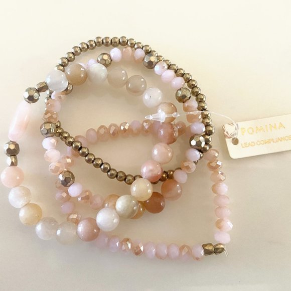Gizzmo087's tweet photo. So good I had to share! Check out all the items I'm loving on @Poshmarkapp #poshmark #fashion #style #shopmycloset #pomina #katespade: https://t.co/og0xPuiZwA https://t.co/iPXHPfwLm5