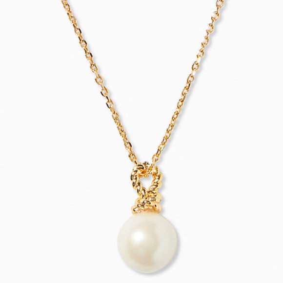 Gizzmo087's tweet photo. So good I had to share! Check out all the items I'm loving on @Poshmarkapp #poshmark #fashion #style #shopmycloset #pomina #katespade: https://t.co/og0xPuiZwA https://t.co/iPXHPfwLm5