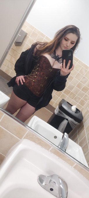 Well hello there https://t.co/fEeJ9Zae3W<a href="/tag/bathtime"class="tags"><span>#bathtime</span></a><a href="/tag/spoilme"class="tags"><span>#spoilme</span></a><a href="/tag/feedme"class="tags"><span>#feedme</span></a><a href="/tag/contentforsale"class="tags"><span>#contentforsale</span></a>