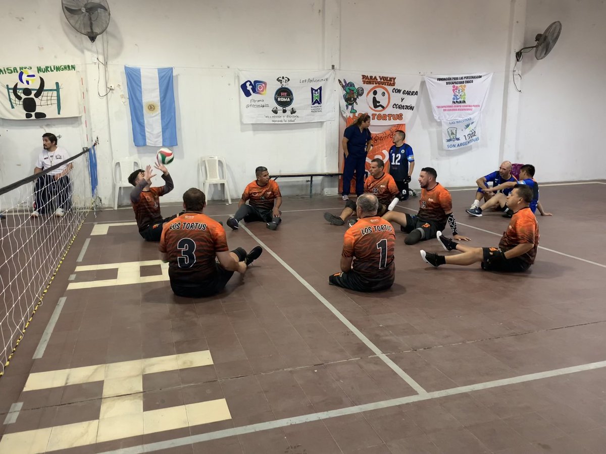 Hoy estuvimos en el Club Social Hurlingham Norte apoyando al equipo de vóley adaptado de Paisanos de Hurlingham💪
Son un gran ejemplo para todos por el gran esfuerzo y dedicación que tienen en lo que hacen 🙌