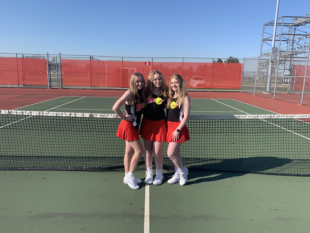 PortageHSTennis's tweet photo. Tennis 2022 freshmen, sophomores, juniors, and seniors on picture day! https://t.co/ClgG3mKz09