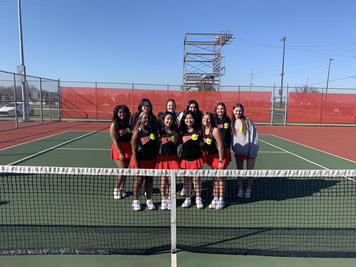 PortageHSTennis's tweet photo. Tennis 2022 freshmen, sophomores, juniors, and seniors on picture day! https://t.co/ClgG3mKz09