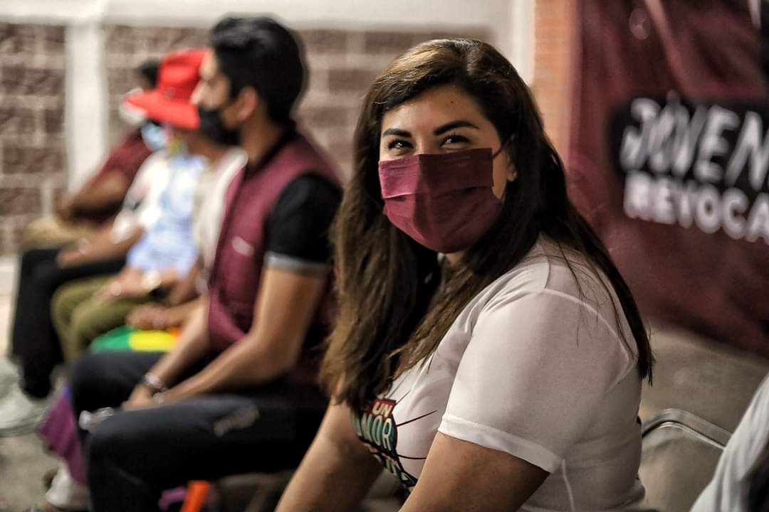 EContigoAMLO's tweet photo. La voz de los jóvenes también se escucha fuerte, donde a un solo grito, decimos #QueSigaAMLO. 
En nuestra reunión informativa tuvimos como invitados a la diputada @xelariannah, a Ángel Soto, Juan Carlos Rodríguez Victoria, y a integrantes de #EstamosContigoJuventudes. https://t.co/apxAfxNapW