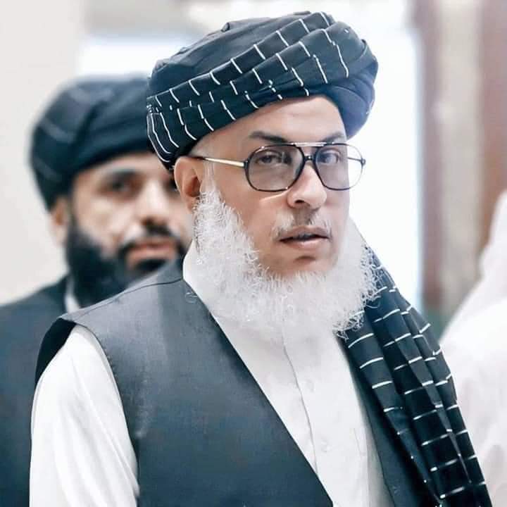 Stanekzai_100's tweet photo. یؤ ځل امریکایانو ډېر کوشش وکړ چې یوه موضوع د امارت په مشرانو ومني خو کله چې مایوسه شول مشر یې په لوړ غږ وویل:
که غواړئ مونږ ووځو ویې منئ، که نه 20 کاله نور به هم پاتې یو.

عباس ستانکزي صاحب له غوصې ورغبرګه کړله:
که 100 كاله هم پاتې شئ په آرام به مو پرېنږدو.
#مطمئن_صاحب https://t.co/udXAsLZ0WO