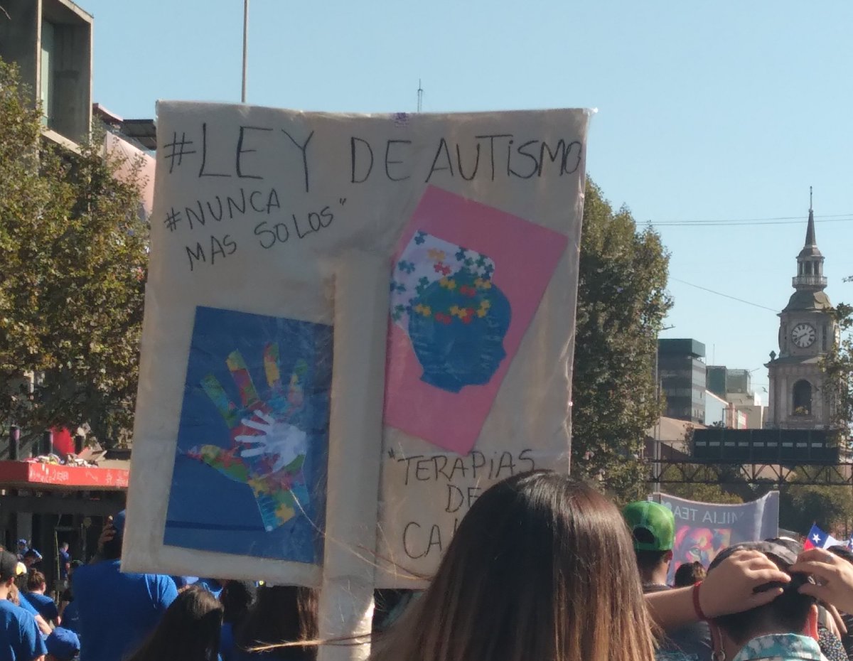 ASPREMATURO's tweet photo. Marcha de hoy #LEYDEAUTISMO https://t.co/LHijwpDY5Q
