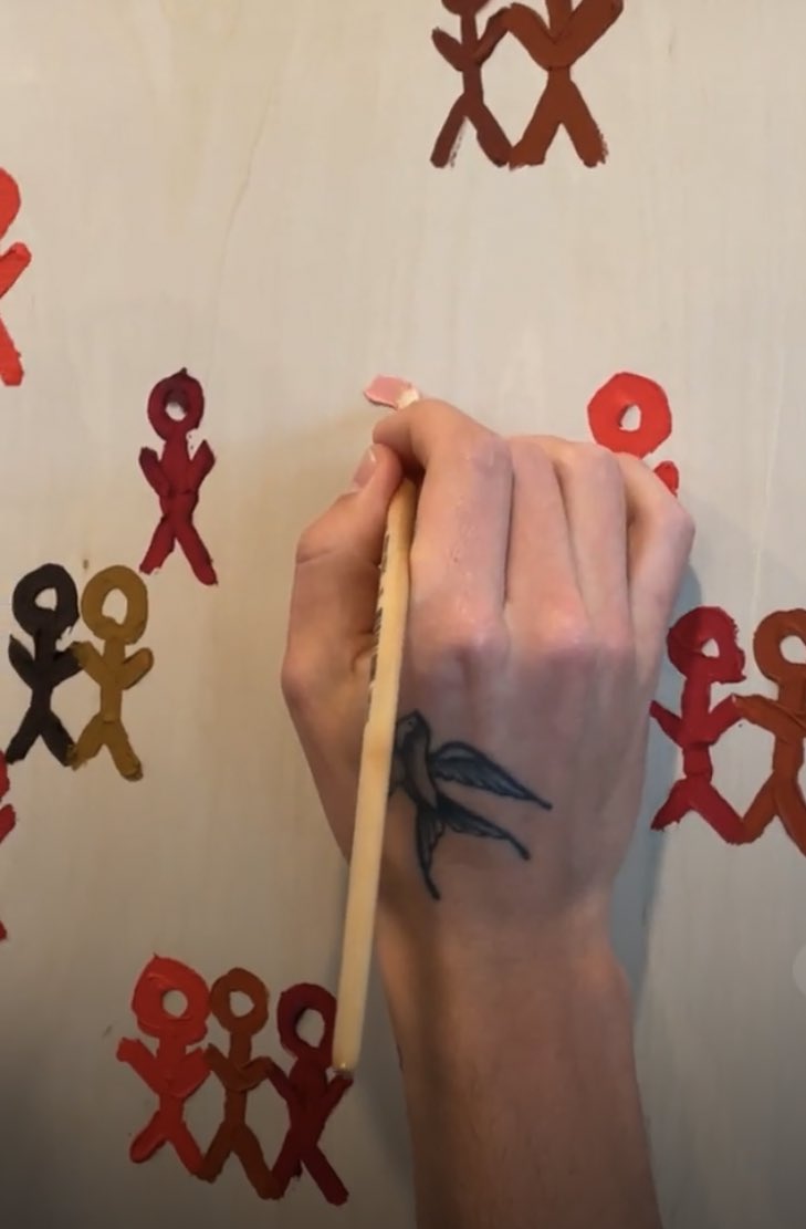 shwnthinker's tweet photo. shawn mendes painting is such a beautiful thing https://t.co/lsM7gddk5C