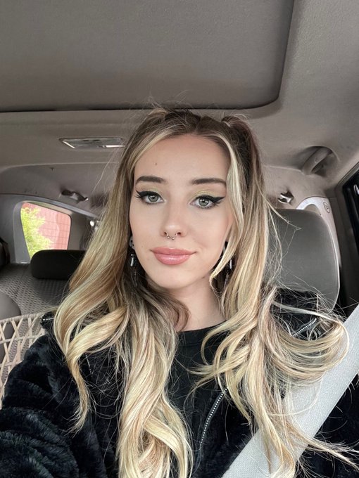 I spilled oil all over my car seats today 😅 currently taking maid applications😁 https://t.co/g1zVB34
