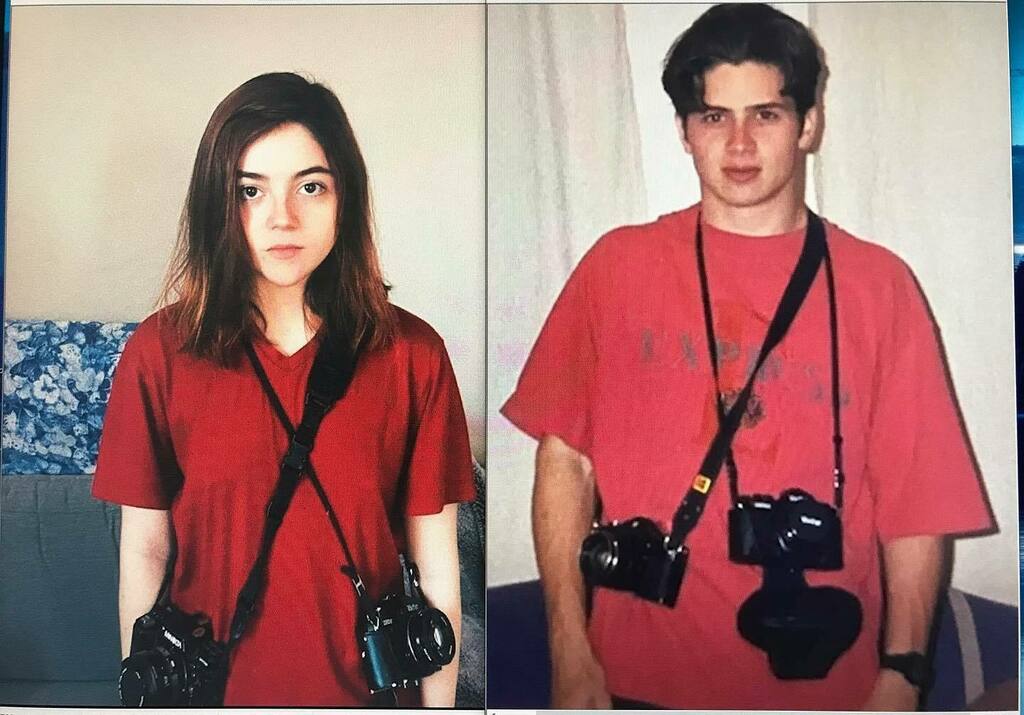 memoDupinet's tweet image. Almost the same age.. daughter and father. Same Vivitar camera at screen right .
.
.
#fatherhood #fatheranddaughter  #fatheranddaughters #fatheranddaughtertime #fatheranddaughterlove #paratw instagr.am/p/Cb3XeftuMWS/