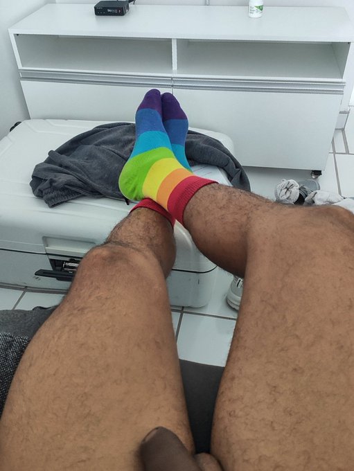 Ainda in love com essas meias 😍😍😍😍 https://t.co/tdaZwyNBN4