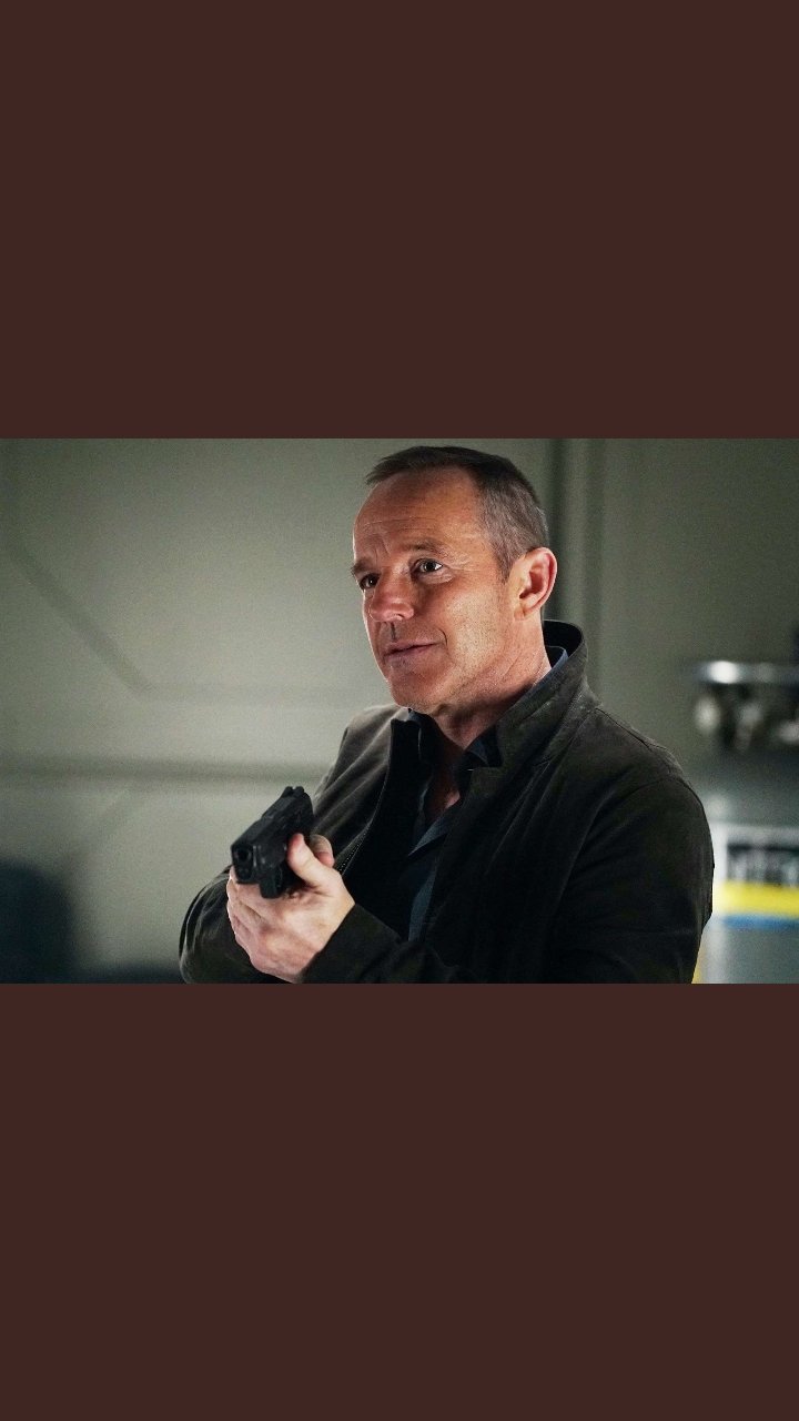 Happy birthday Clark Gregg aka Phil Coulson <3 