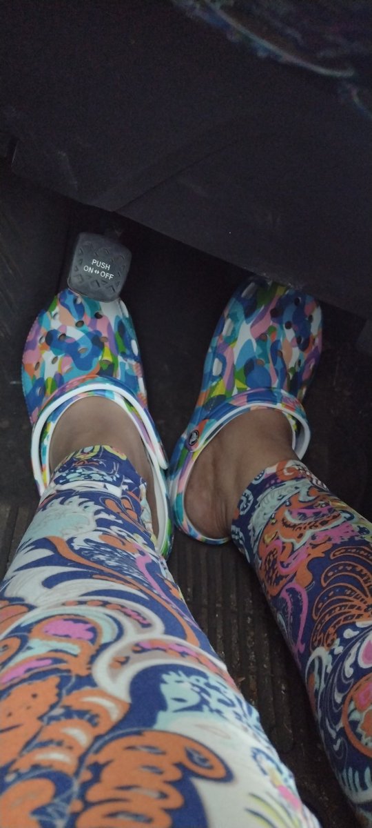 Simply_Stamper's tweet image. Oooo you fancy #CrocsLife