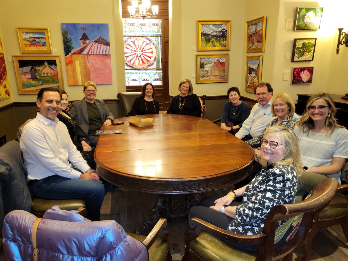 JLRudzinskiMD's tweet photo. ⭐️ Oh the Places [ #pathogists ] Will Go⚡️ 

CAP @pathologists Council on Education share + brainstorm 2022 annual mtg, online courses, publications, mentoring. 

Bonus! Meeting rockstar CAP staff, Tina Schwartz, Rebecca Fulcer PhD soc psych, and Ann Neumann PhD organznl psych. https://t.co/1jeRr8V2cE
