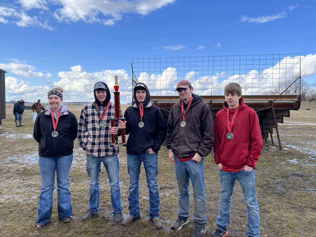 nhtrapshooting's tweet photo. Great day to be a Chickasaw! Shot at Turkey Valley and had 1st, 2nd,3rd place squads with Red(236), Black(231), and Gold(226). Kayla Holschlag 2nd ladies individual(45). Mens Ashton Venem 2nd with a 49 and Trinity Schwickerath 3rd with a 48 after winning a shoot off.#NHtribe https://t.co/L2ce7c3Cr3