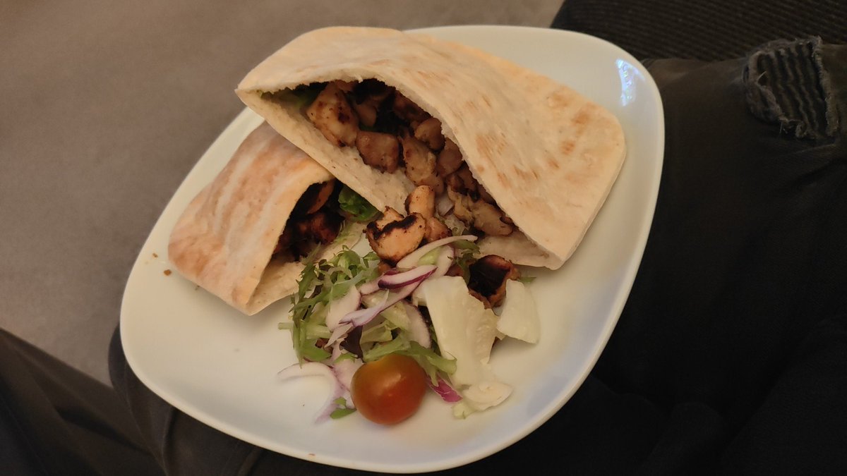 MattCarling1241's tweet image. Food &amp;amp; Game night with the boy.

Home made chicken kebabs didn't last five minutes now it's time to get the #HaloCE campaign boxed off 💪

#foodie 
#mobkitchen
#Halo