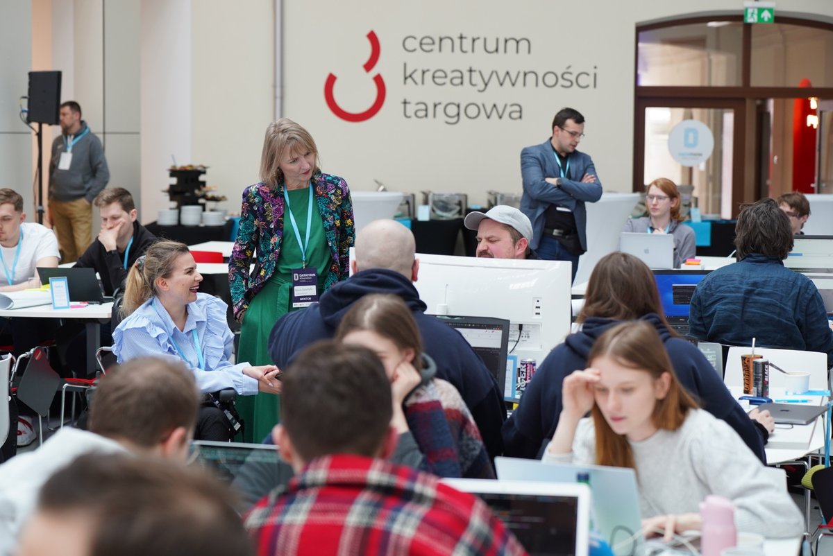 hackathongovpl's tweet photo. Mentorzy w akcji. 

#datathon #hackathongov #OtwarteDane #danegovpl #mentor @MC_GOV_PL #hackathon https://t.co/H5mmvdxWdv