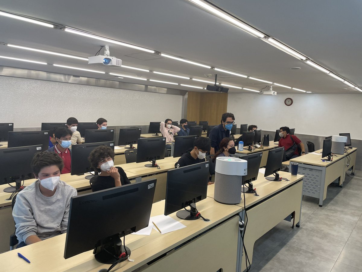 anaFranzoni's tweet photo. Aprende a programar #codingrush concurso organizado por estudiantes @IngenieriaITAM para @AspirantesITAM segunda sesión https://t.co/83A8nOtqGO