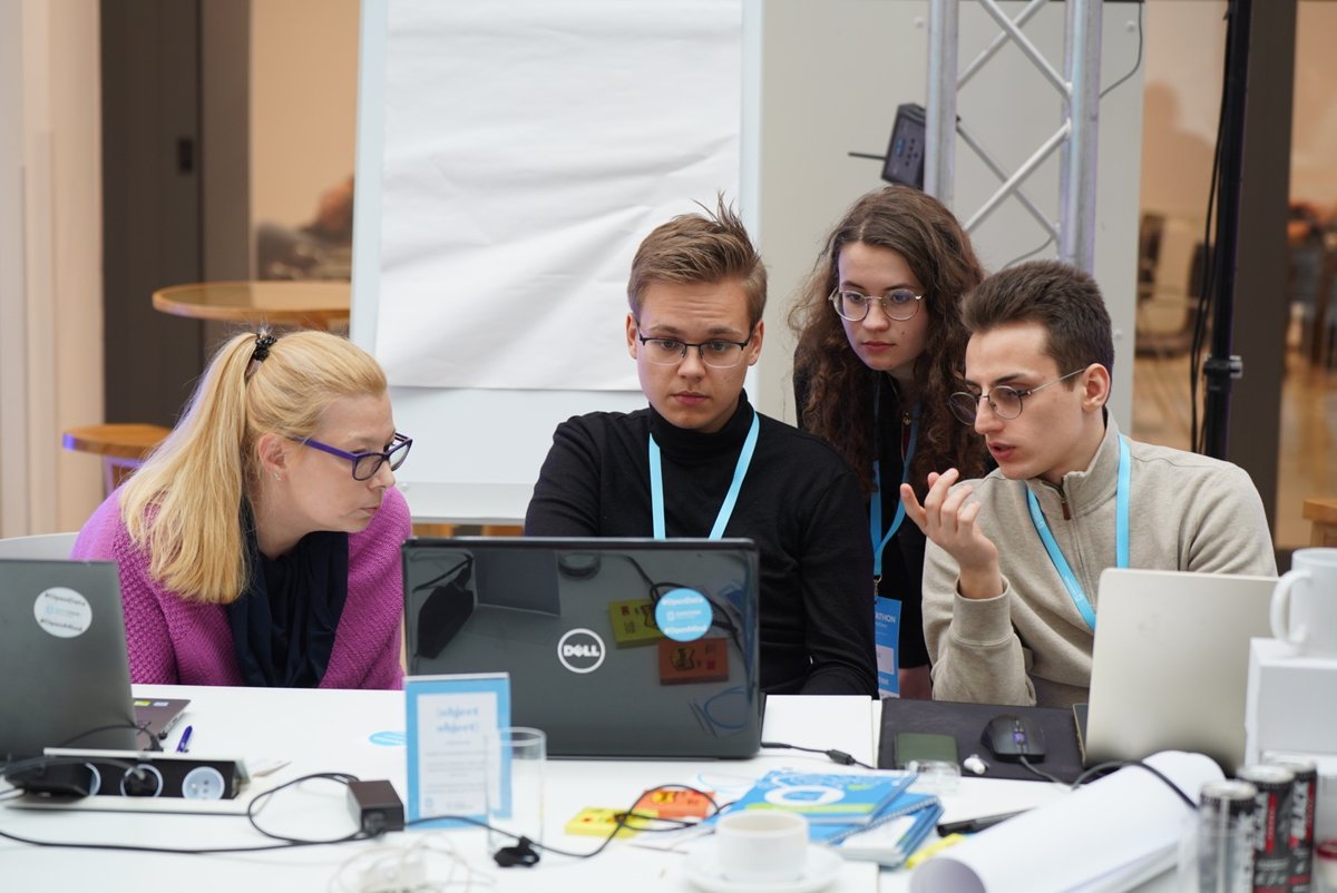 hackathongovpl's tweet photo. Mentorzy w akcji. 

#datathon #hackathongov #OtwarteDane #danegovpl #mentor @MC_GOV_PL #hackathon https://t.co/H5mmvdxWdv
