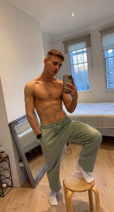 If u make my bed I&rsquo;ll give you a kiss 💋 https://t.co/k0k0FNXA8Q<a href="/tag/fitness"class="tags"><span>#fitness</span></a>