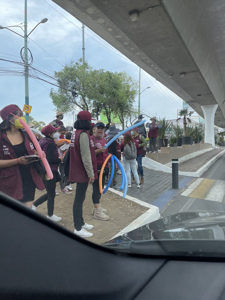 mcpc65's tweet image. En el yaqui, Cuajimalpa… 
Altavoz diciendo:
“Quieres que sigan las becas para los jóvenes…?
Quieres que siga el apoyo para las personas mayores…?
Quieres que siga habiendo vacunas para la población…?
Vota por tu presidente!!”