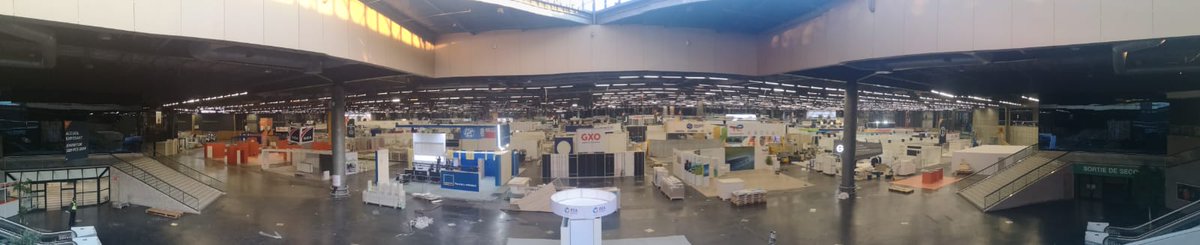 SITLofficiel's tweet photo. [Montage J-3] #sitl22
Montage en cours dans le hall 6 de @pnvillepinte pour vous accueillir dès mardi prochain 9h. Nos exposants construisent leurs stands, les premières semi-remorques arrivent, nos espaces prennent forme ! #Transport #logistique #supplychain #rxevent #StayTuned https://t.co/GlWo9ZqOuq
