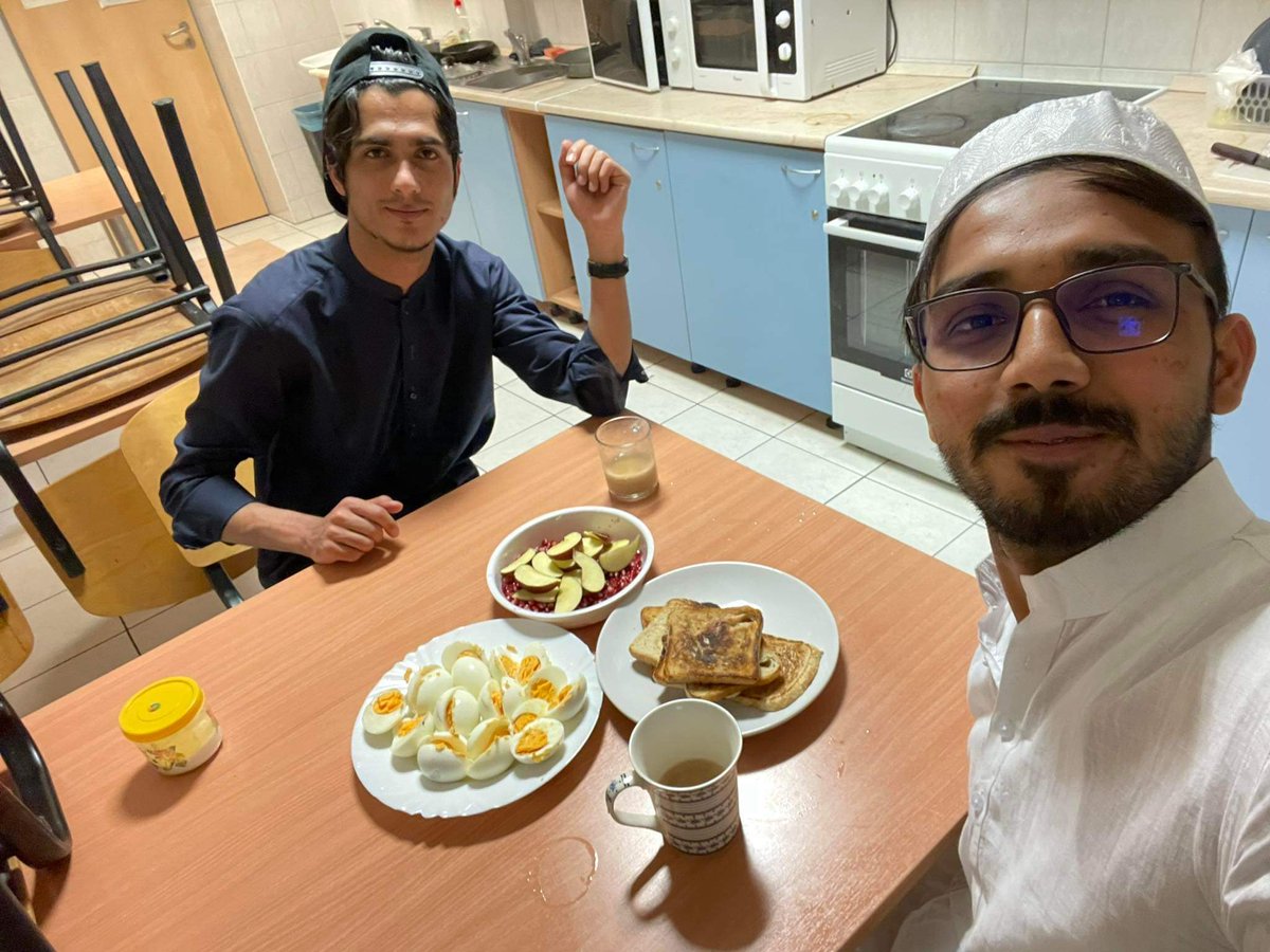 Asfandyar46071's tweet photo. Islam have no borders, 
Waqar Ahmed from #Pakistan (My younger bro) and Shoaib Ahmed from #India doing #Suhoor (#Serhi) on one table at Hungary.
#RamzanMubarak 
#MuslimsConnect https://t.co/AVah6PDejO