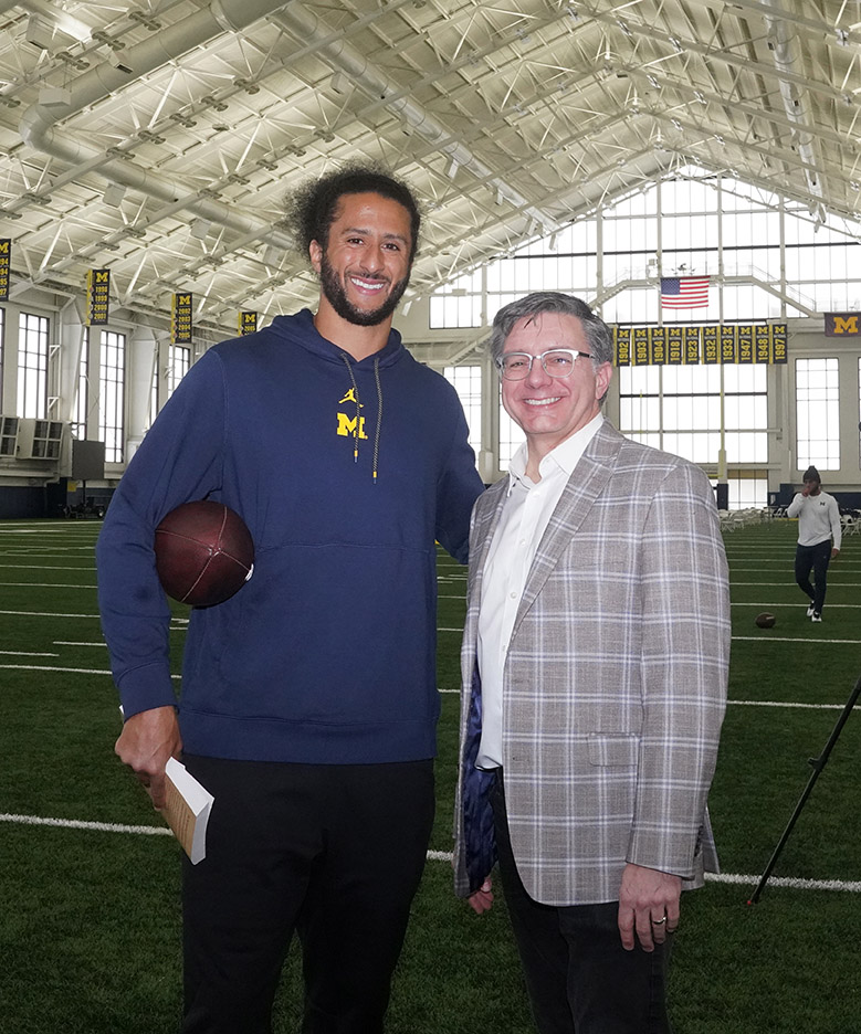 usmusicscholar's tweet image. Both a thrill &amp;amp; honor to meet @Kaepernick7 to give him a copy of my anthem history “O Say Can You Hear?” in thanks for inspiring me to dig deeper into the song, its lyric, and its author. For me, protest is not unAmerican, but the ultimate patriotic act of both hope and devotion.